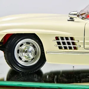 Коллекционная Металлическая Модель «Автомобиль - Mercedes-Benz 300 SL Cabriolet» Германия.