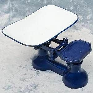 Винтажные Кухонные Весы «The VIKING» с чашкой для продуктов на 10 фунтов, Англия середина ХХ века.