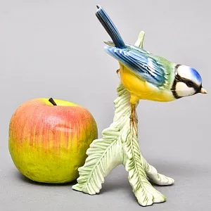 Коллекционная Фарфоровая статуэтка «Птица - Синица на еловой ветке», Goebel Германия -1979 год. 