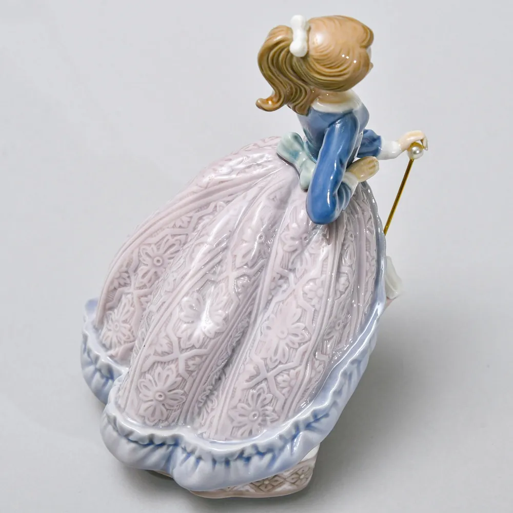 Винтажная Фарфоровая статуэтка "Девочка с зонтиком. Эвита", Lladro Испания - 1983 год.