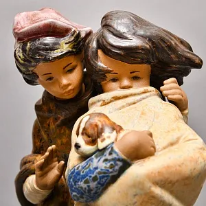 Большая Коллекционная Фарфоровая статуэтка «Ветер в лицо», серия Грес Lladro Испания.