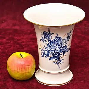 Коллекционная Ваза «Голубые Цветы», Фарфор MEISSEN Германия - 1980 год.