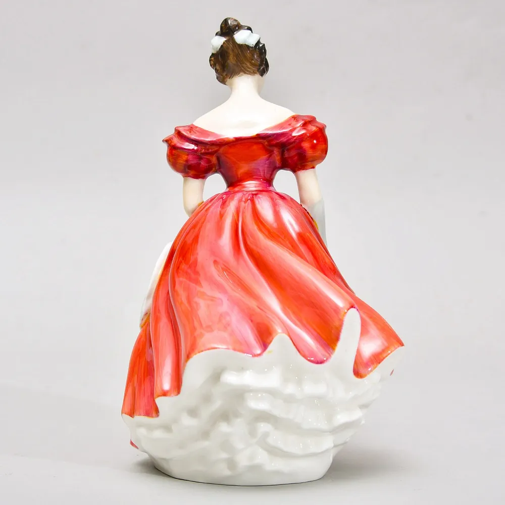Коллекционная Фарфоровая статуэтка «Девушка с белой шляпкой», Royal Doulton Англия.