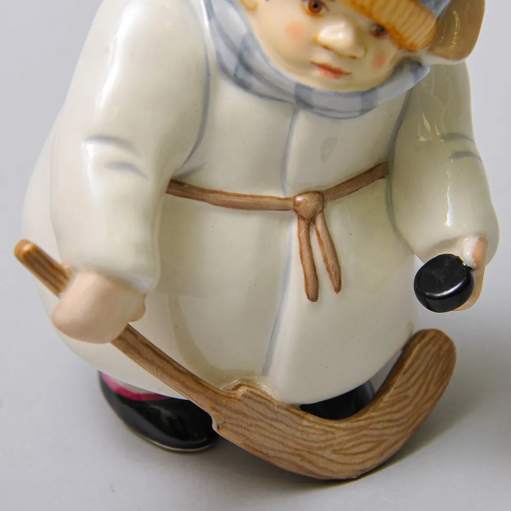 Авторская Коллекционная Фарфоровая Статуэтка «Хоккей моего детства», Россия.