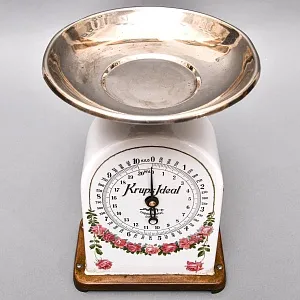 Антикварные Кухонные Весы «Гирлянда из Роз» в Фарфоровом корпусе KRUPS IDEAL, Германия -1915 год.