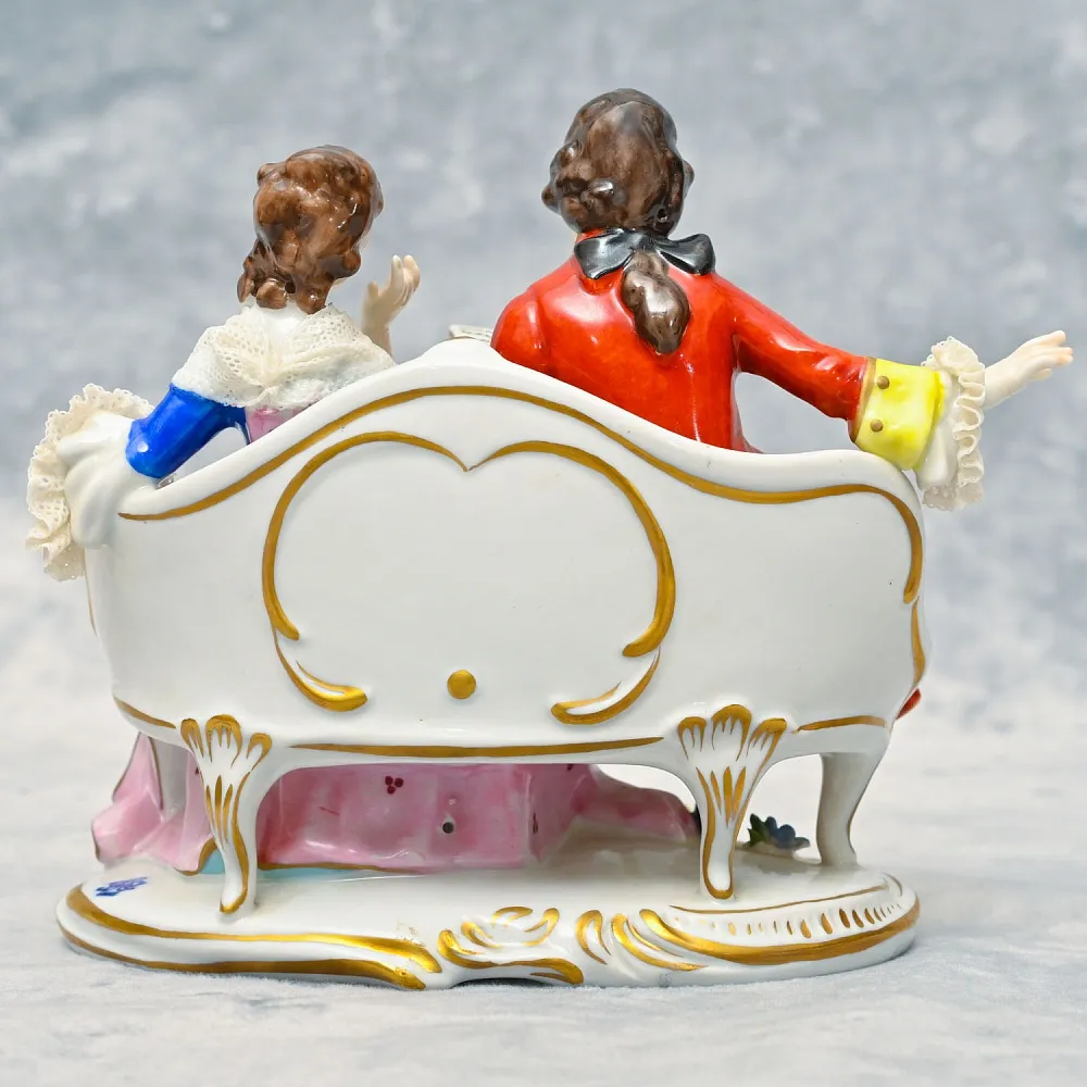 Редкость! Статуэтка «ЛЮБОВНЫЙ РОМАН», Кружевной Фарфор VOLKSTEDT, Германия - середина ХХ века.