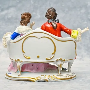 Редкость! Статуэтка «ЛЮБОВНЫЙ РОМАН», Кружевной Фарфор VOLKSTEDT, Германия - середина ХХ века.