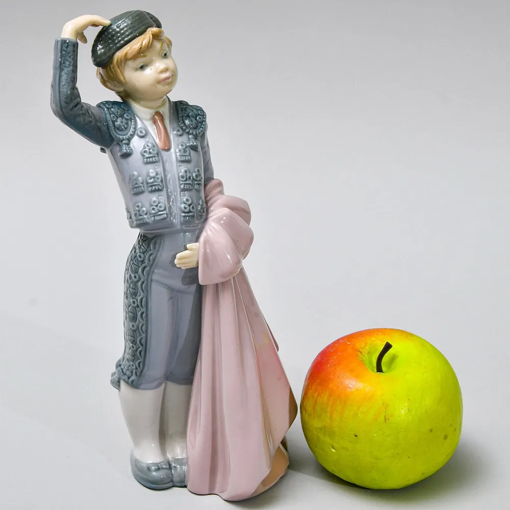 Коллекционная Фарфоровая Статуэтка «Маленький Матадор», Lladro Испания - 1980 год.