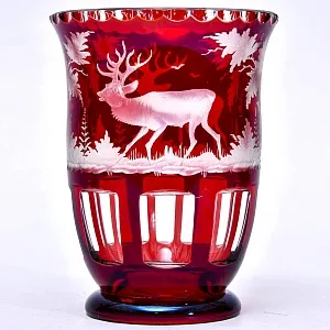 Винтажная Ваза «Охота» Рубиновый Хрусталь, Egermann, Богемия, Чехия, середина ХХ века.