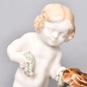 Коллекционная Фарфоровая статуэтка «Девочка и кролик», Hutschenreuther Германия,1955 - 1968 годы.