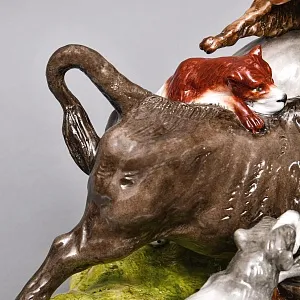 Антикварная Фарфоровая статуэтка «ОХОТА НА БЫКА», Scheibe-Alsbach Германия, первая половина ХХ века. 