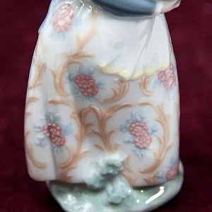 Коллекционная Фарфоровая статуэтка «Девочка из Валенсии» Lladro, Испания.