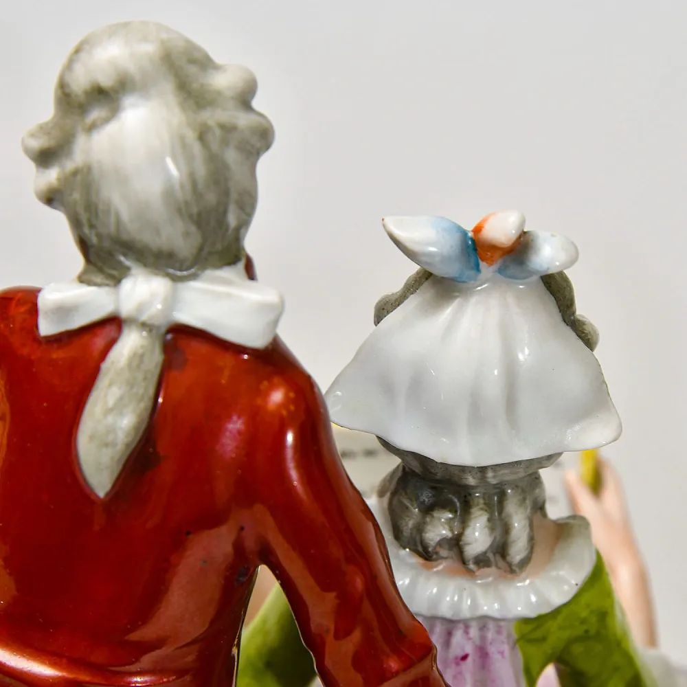 Антикварная Статуэтка «Любовный роман», фарфор Carl Scheidig, Германия начало ХХ века.