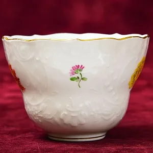 Коллекционная Фарфоровая Чайная пара + Тарелка (Тройка) из серии BLUME, MEISSEN Германия.