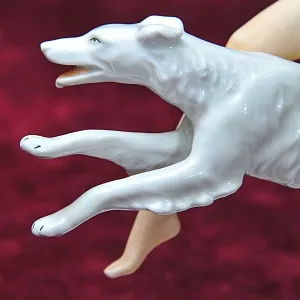 Коллекционная Фарфоровая статуэтка «Девушка с собакой. Бегущие», Schau Bach Kunst Германия - 1953 год.