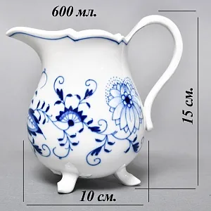 Фарфоровый молочник - сливочник на ножках «Луковый узор», MEISSEN Германия, середина ХХ века. 