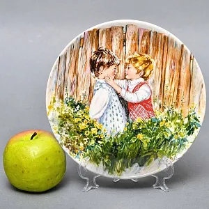 Коллекционная Фарфоровая тарелка «Детство. Будь моим другом», Wedgwood Англия - 1985 год. 