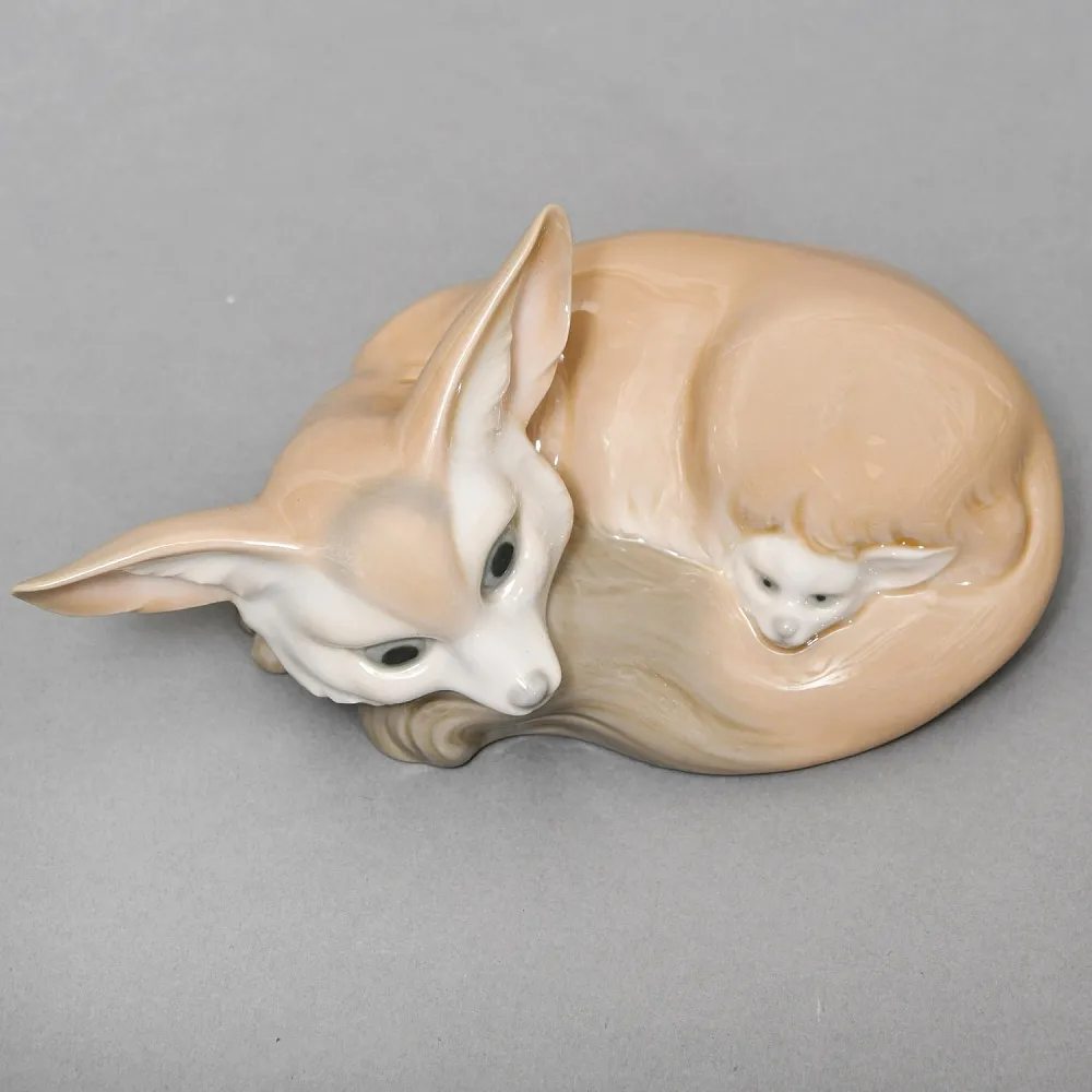 Коллекционная Фарфоровая статуэтка "Лиса - Фенек с лисенком", Lladro Испания, вторая половина ХХ века.