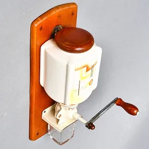 Редкая! Фарфоровая Настенная Ручная Механическая Кофемолка PeDe, Голландия.