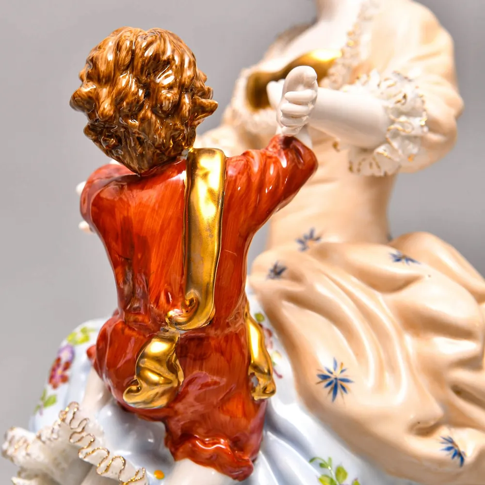 Коллекционная Фарфоровая Статуэтка «Материнство. Мать и Дитя», SANDIZELL PORCELAIN Германия.