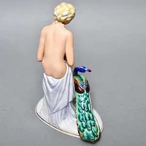 Коллекционная статуэтка «Обнаженная девушка с зеркалом и павлином», Фарфор, FASOLD & STAUCH Германия.