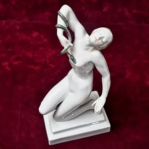 Редкая! Авторская Фарфоровая Статуэтка «КЛЕОПАТРА И ЗМЕЯ», HEREND Венгрия, первая половина ХХ века.