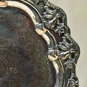 Антикварный Металлический Поднос на ножках, Silverplated, SHEFFIELD Англия.