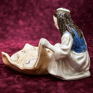 Коллекционная статуэтка - мелочевница «Узбечка с ковром», Фаянс ЗиК Конаково СССР, 1952 - 1962 годы. 