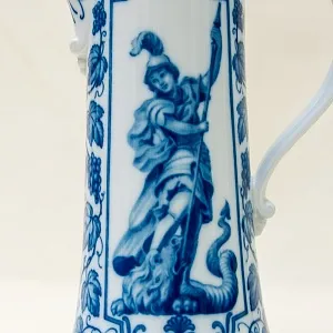 Оригинальный Фарфоровый Кувшин с крышкой «Легенда о Святом Георгии» -1 литр, KAISER Германия.