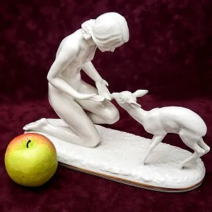 Редкая Фарфоровая Статуэтка «Девушка с Олененком», Hutschenreuther,  Германия -1955 год.