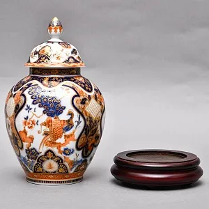 Коллекционный Вазон - Ваза с крышкой на подставке из серии «Yokohama» H - 29 см., Фарфор KAISER, Германия.