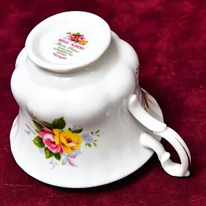 Коллекционная Фарфоровая Чайная пара «WESTBURY», ROYAL ALBERT Англия, вторая половина ХХ века.