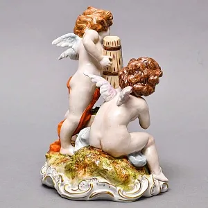 Антикварная Фарфоровая статуэтка «Урожай. Путти, собирающие виноград», Carl Thieme Германия.
