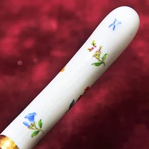 Открывалка для бутылок с фарфоровой ручкой «BLUMEN», MEISSEN / МЕЙСЕН Германия, 50-е гг.