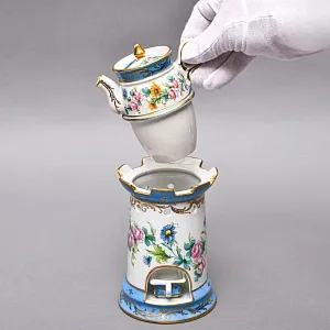 Антикварный Заварочный Чайник на подставке «Цветочная гирлянда», Франция - первая половина ХХ века.