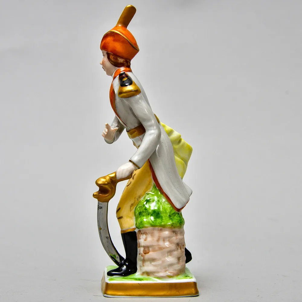 Коллекционная Фарфоровая Статуэтка «Солдат - Офицер кавалерии», Германия - вторая половина ХХ века.