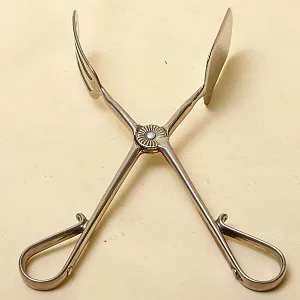 ВИНТАЖНЫЕ СЕРВИРОВОЧНЫЕ ЩИПЦЫ . Металл Silverplate, Англия середина ХХ века.