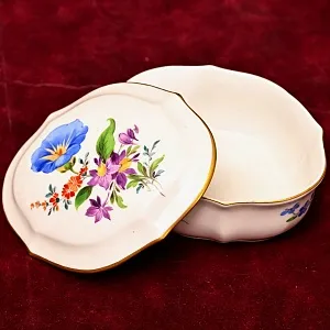 Коллекционная Шкатулка - Бонбоньерка «КОЛОКОЛЬЧИК», Фарфор MEISSEN Германия, середина ХХ века.