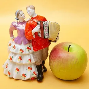 Фарфоровая Статуэтка «Танец - Кадриль» СССР ДФЗ Дулево -1964 -1968 годы. 