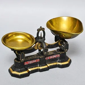 Антикварные Кухонные Весы с чашкой для сыпучих продуктов на 1 фунт, Англия начало ХХ века.