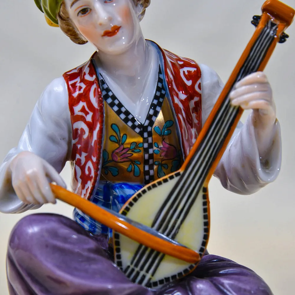 Антикварная Фарфоровая Статуэтка «Восточный музыкант», Edme Samson et Cie Франция 1880 -1930 годы.