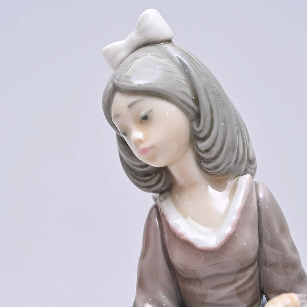 Коллекционная Фарфоровая статуэтка «Девочка с кружевным зонтиком. Джулия», Lladro Испания.