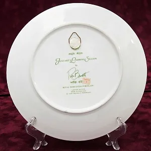 Коллекционная Тарелка «Январь» Фарфор, ROYAL WORCHESTER, Англия -1979 год.