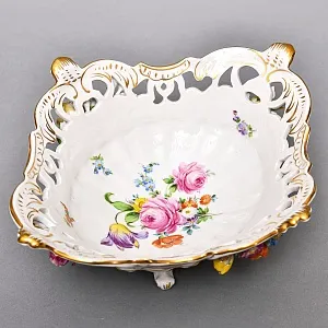 Фарфоровая Сухарница - Конфетница на ножках «Букет с розами», SP Dresden / Potschappel Германия.