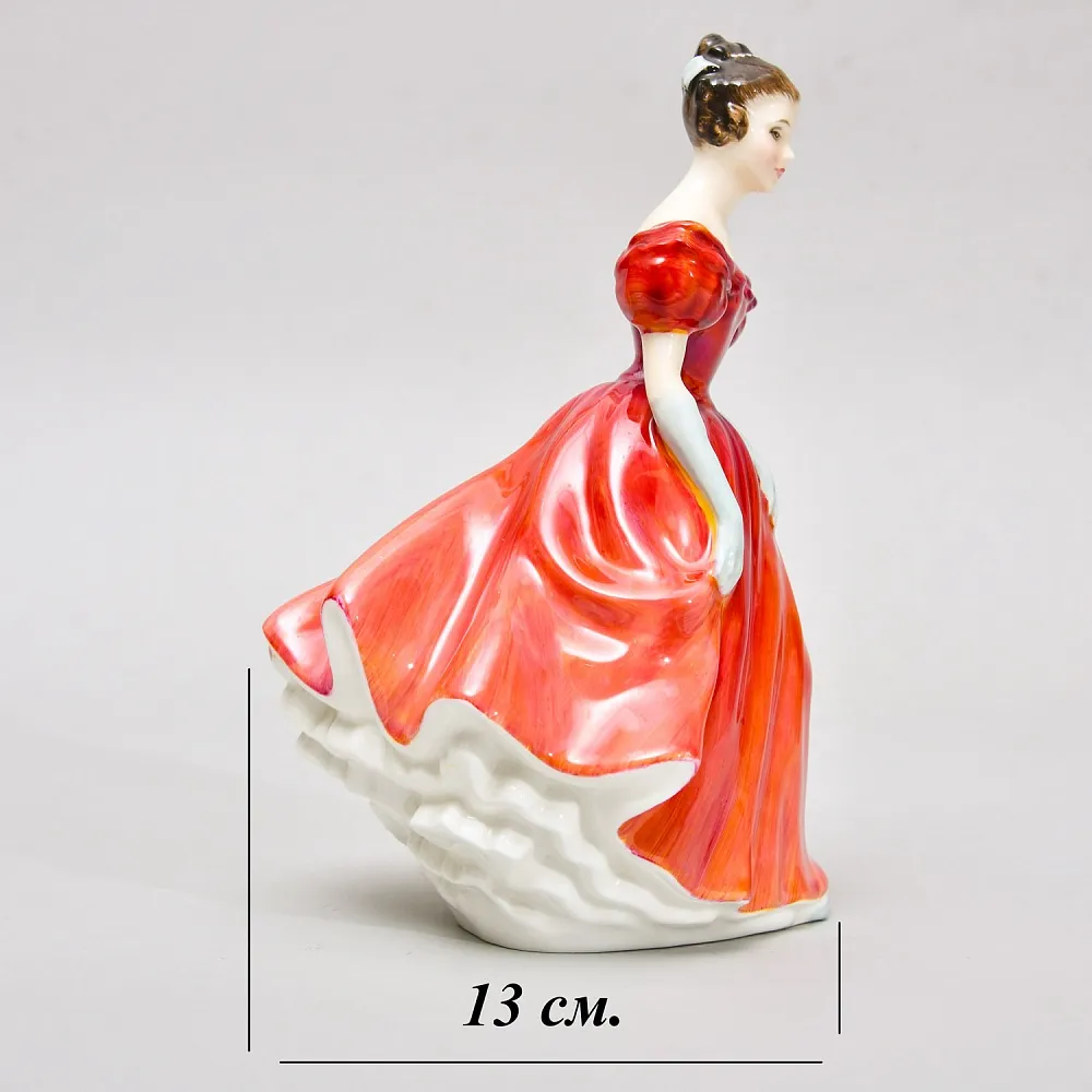 Коллекционная Фарфоровая статуэтка «Девушка с белой шляпкой», Royal Doulton Англия.