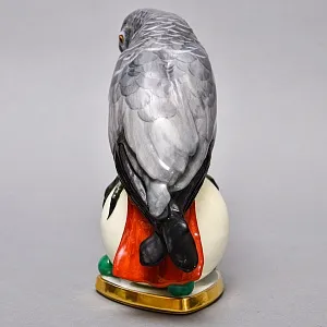 Антикварная Фарфоровая статуэтка «Попугай Жако на шаре», Германия - начало ХХ века.