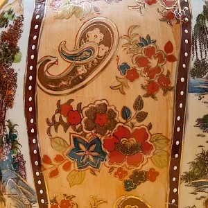 Ваза «ПРОГУЛКИ В САДУ» технике Мориаж Н-36 см., Фарфор, Китай, 70 -е годы ХХ века.