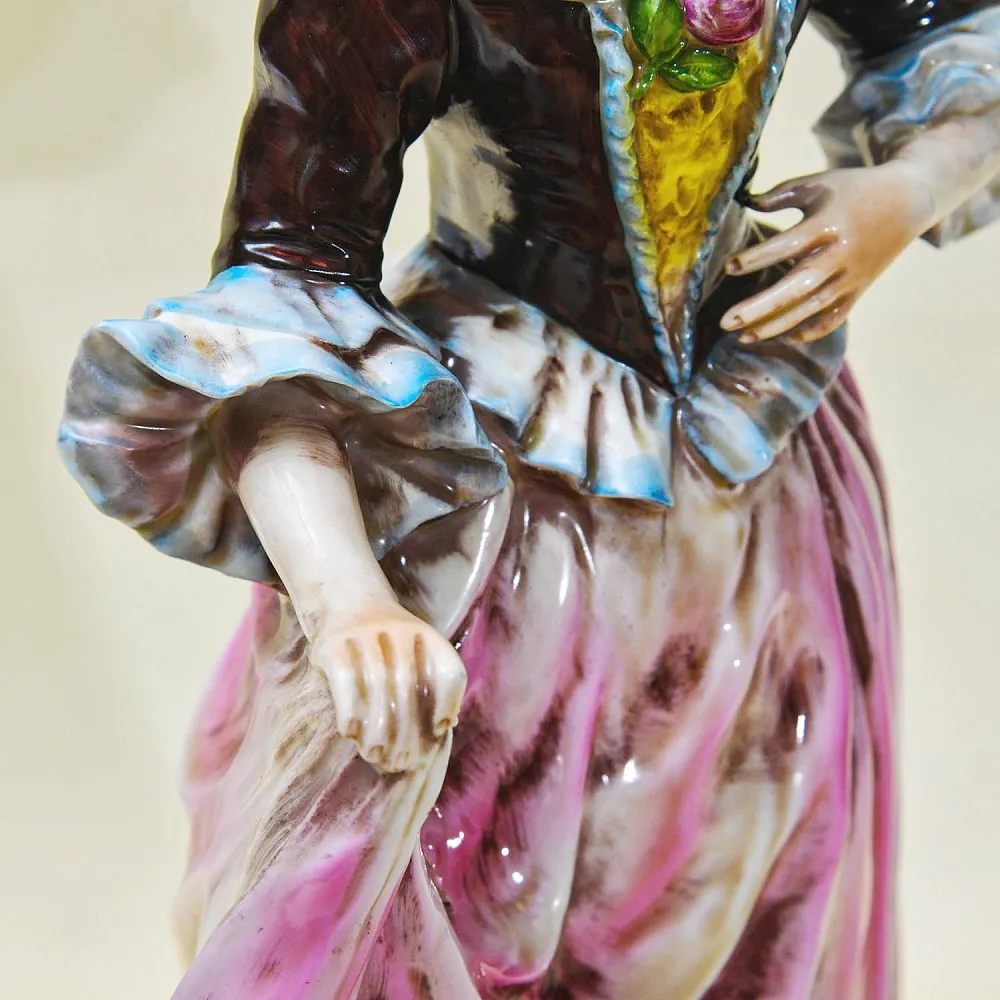 Большая Фарфоровая Статуэтка «Девушка на прогулке», GRAFENTHAL Германия - 1985год.