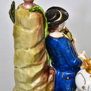 Коллекционная Фарфоровая статуэтка «Игра на волынке», SITZENDORF Германия.