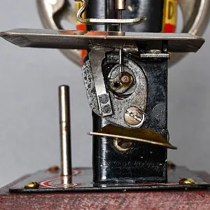 Старинная Миниатюрная Швейная Машинка «DIANA», Schürhoff & Co, Gevelsberg Германия 30 гг.